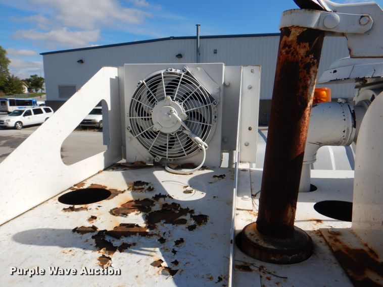 image for item DI2645 1999 GMC T6500 paint striper truck