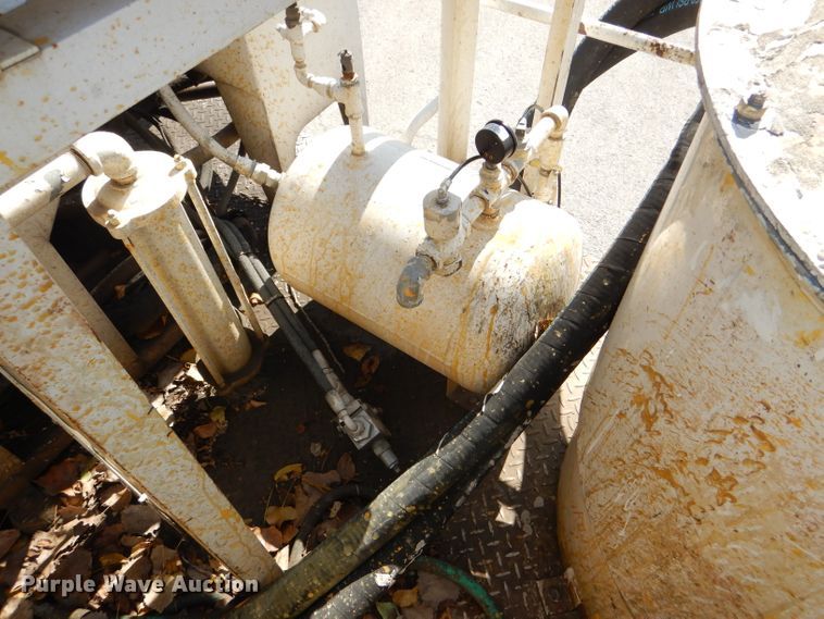 image for item DI2645 1999 GMC T6500 paint striper truck