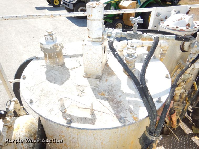 image for item DI2645 1999 GMC T6500 paint striper truck