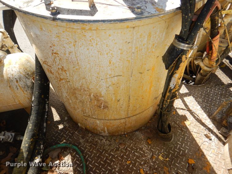 image for item DI2645 1999 GMC T6500 paint striper truck