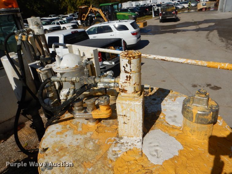 image for item DI2645 1999 GMC T6500 paint striper truck