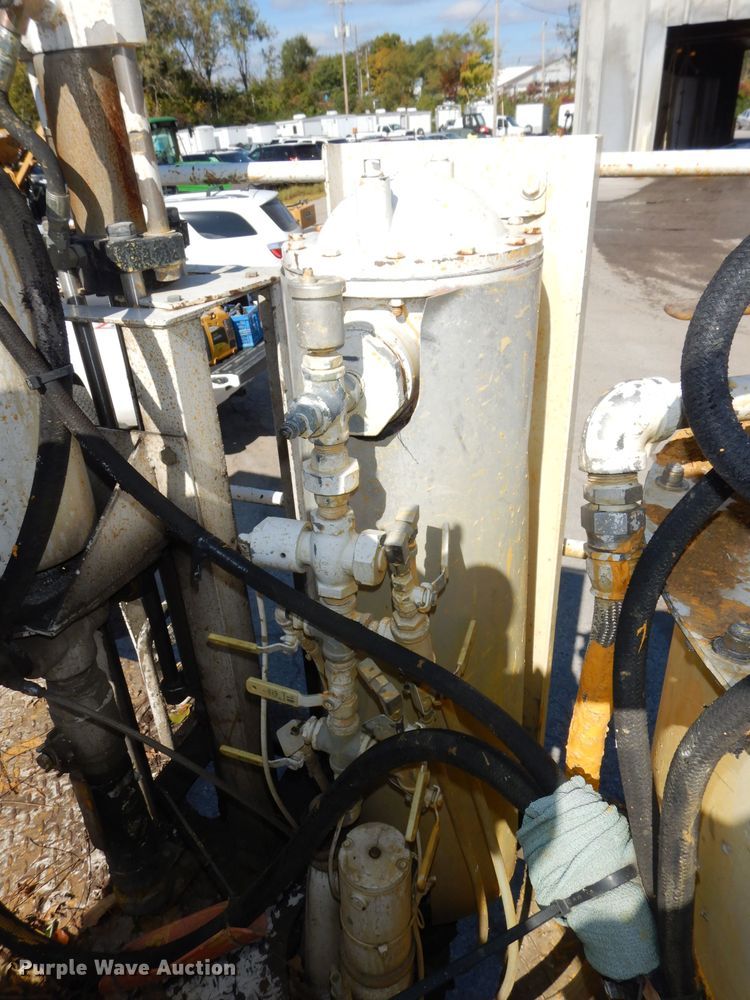 image for item DI2645 1999 GMC T6500 paint striper truck