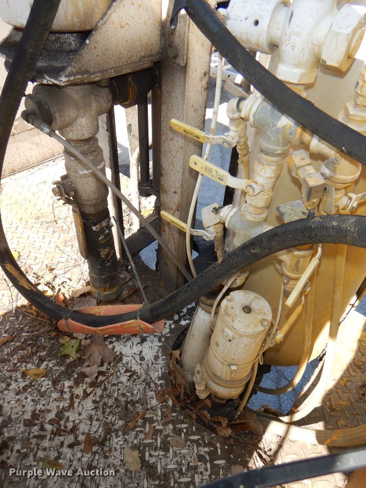 image for item DI2645 1999 GMC T6500 paint striper truck