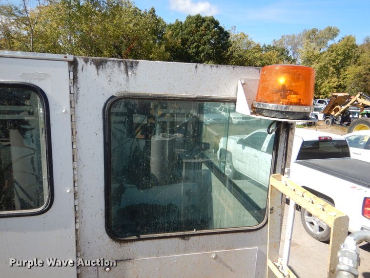 image for item DI2645 1999 GMC T6500 paint striper truck