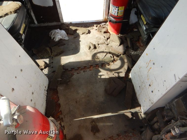 image for item DI2645 1999 GMC T6500 paint striper truck