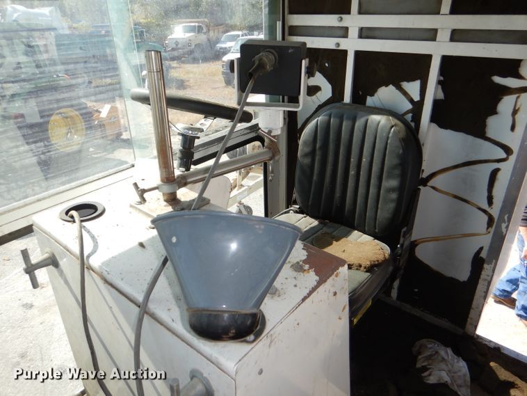 image for item DI2645 1999 GMC T6500 paint striper truck