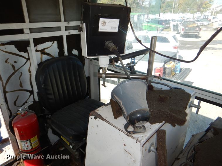 image for item DI2645 1999 GMC T6500 paint striper truck