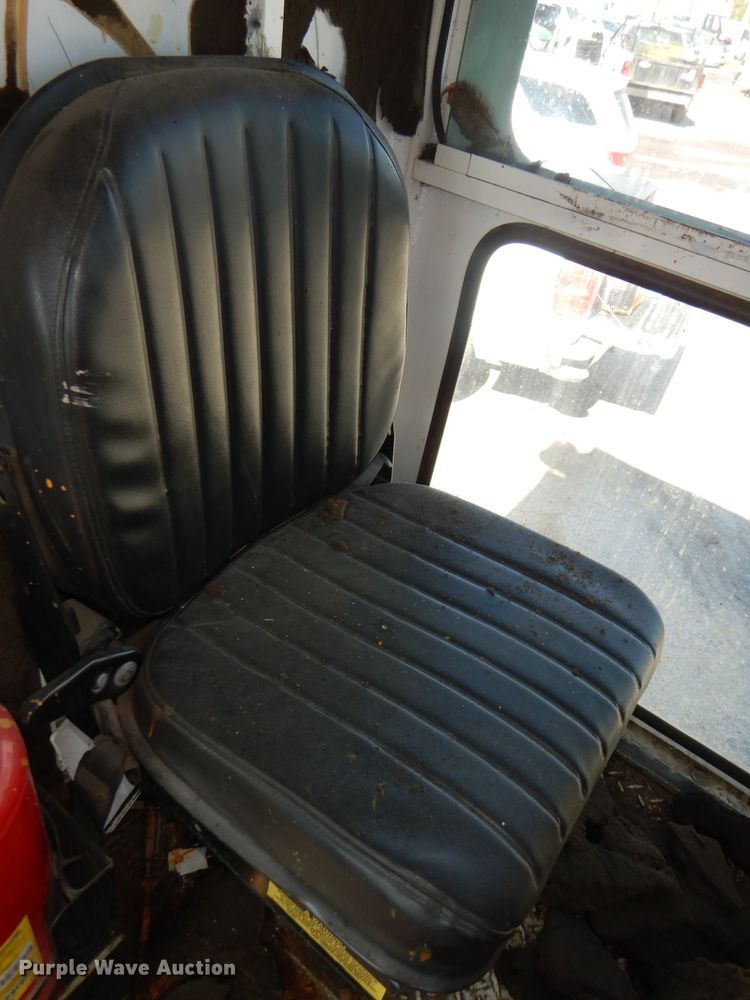 image for item DI2645 1999 GMC T6500 paint striper truck