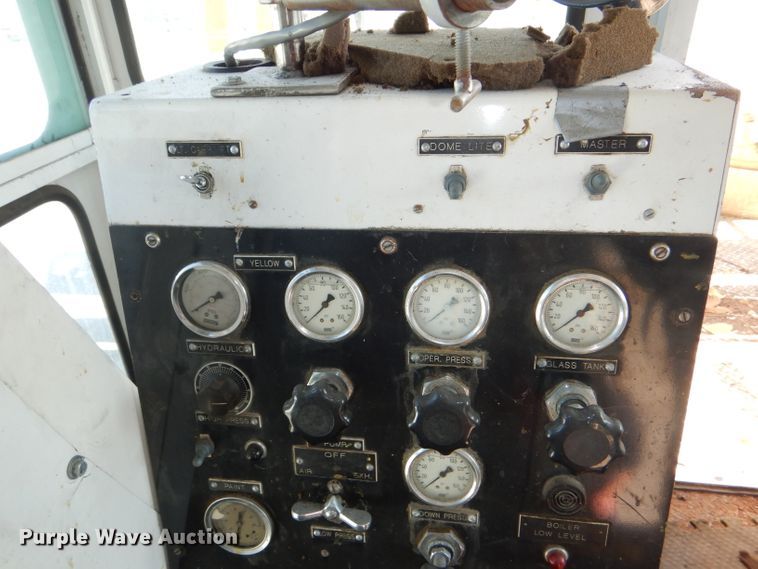 image for item DI2645 1999 GMC T6500 paint striper truck