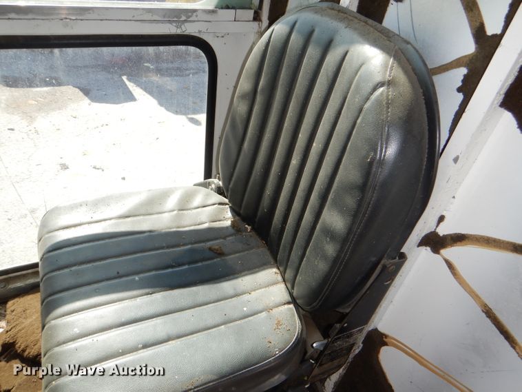 image for item DI2645 1999 GMC T6500 paint striper truck