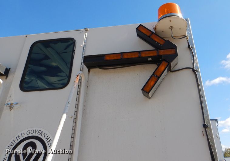 image for item DI2645 1999 GMC T6500 paint striper truck