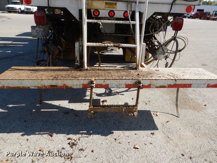 image for item DI2645 1999 GMC T6500 paint striper truck