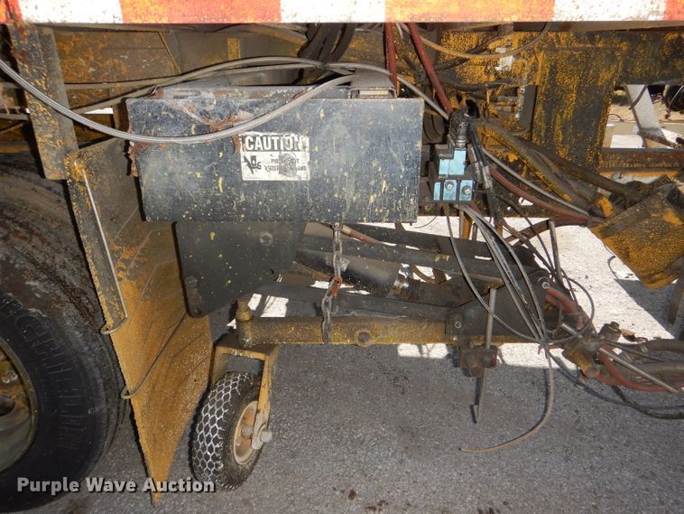 image for item DI2645 1999 GMC T6500 paint striper truck