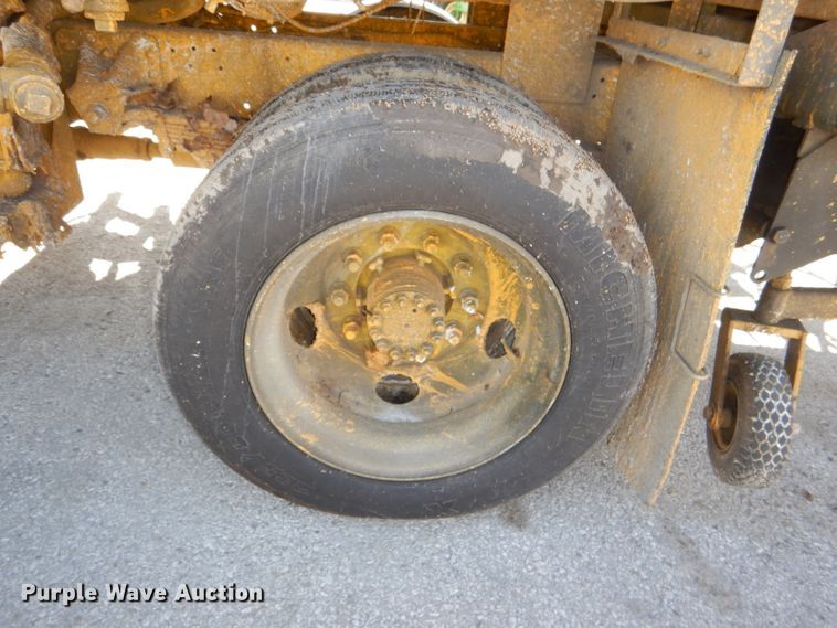 image for item DI2645 1999 GMC T6500 paint striper truck