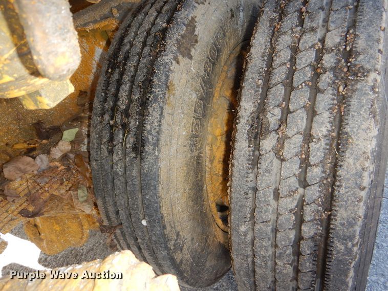 image for item DI2645 1999 GMC T6500 paint striper truck