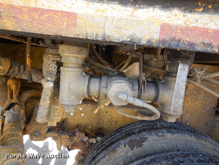 image for item DI2645 1999 GMC T6500 paint striper truck