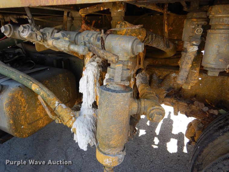 image for item DI2645 1999 GMC T6500 paint striper truck