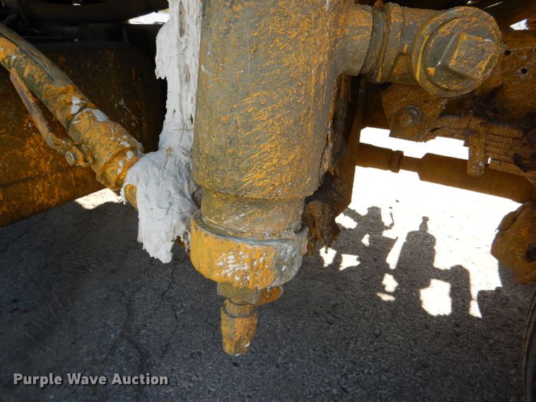 image for item DI2645 1999 GMC T6500 paint striper truck