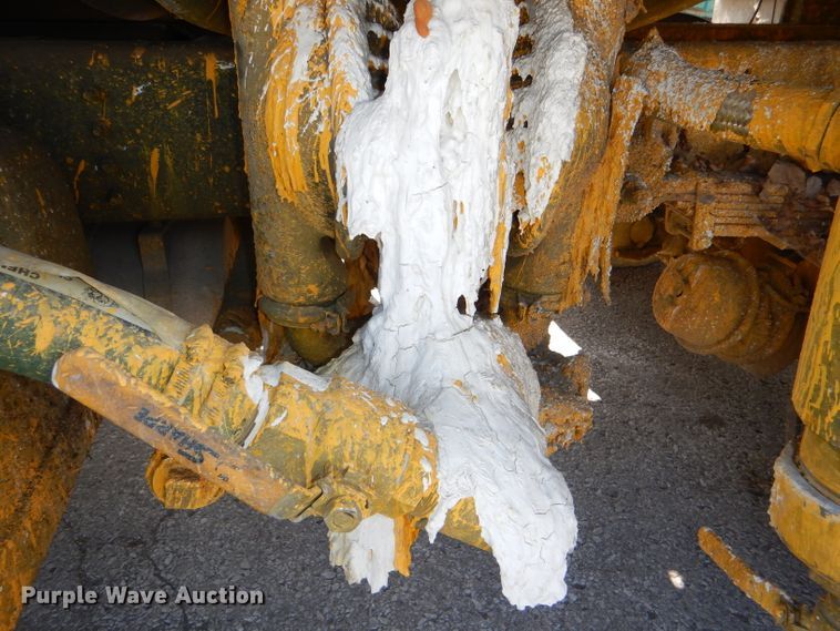 image for item DI2645 1999 GMC T6500 paint striper truck