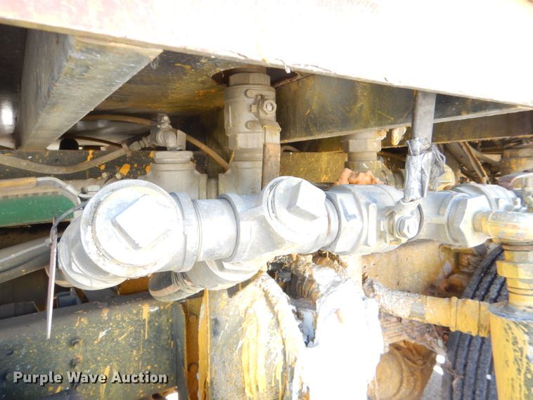 image for item DI2645 1999 GMC T6500 paint striper truck