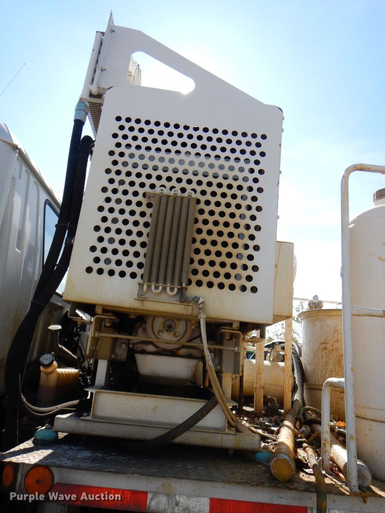 image for item DI2645 1999 GMC T6500 paint striper truck