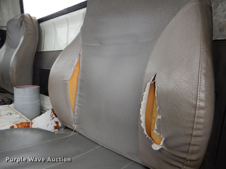 image for item DI2648 2002 International 4900 bucket truck