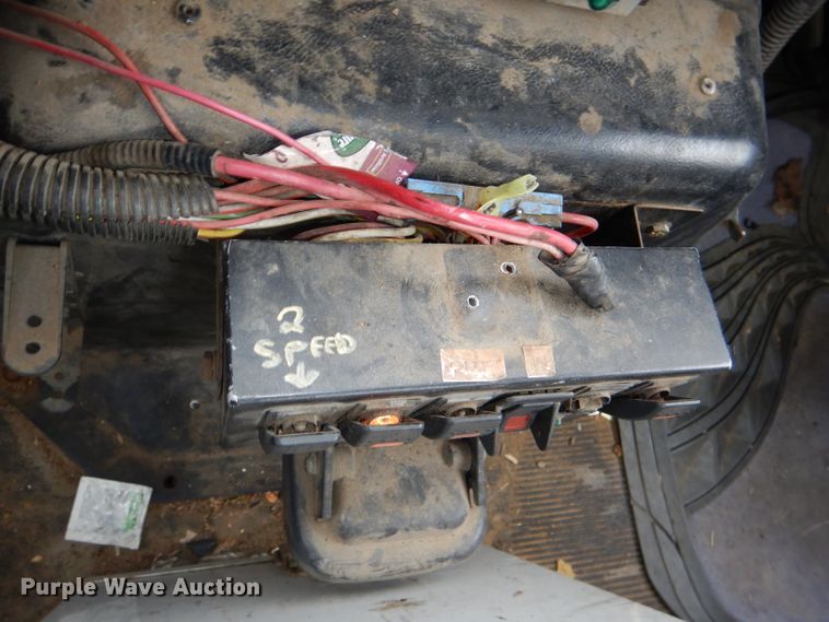 image for item DI2648 2002 International 4900 bucket truck