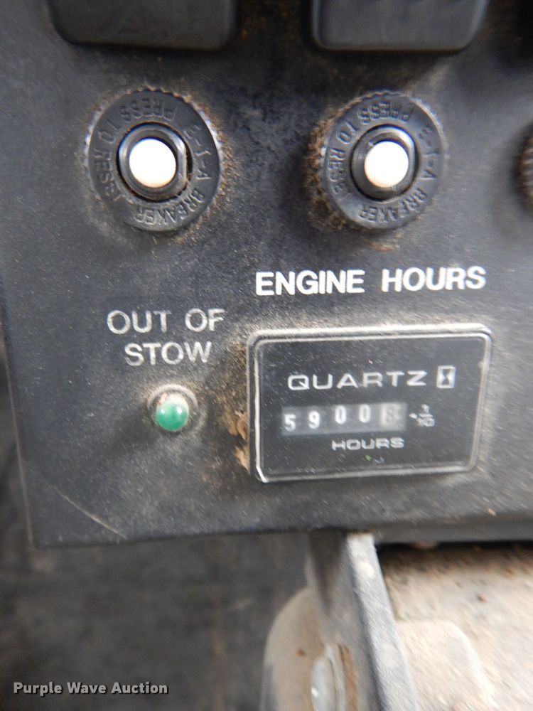 image for item DI2648 2002 International 4900 bucket truck