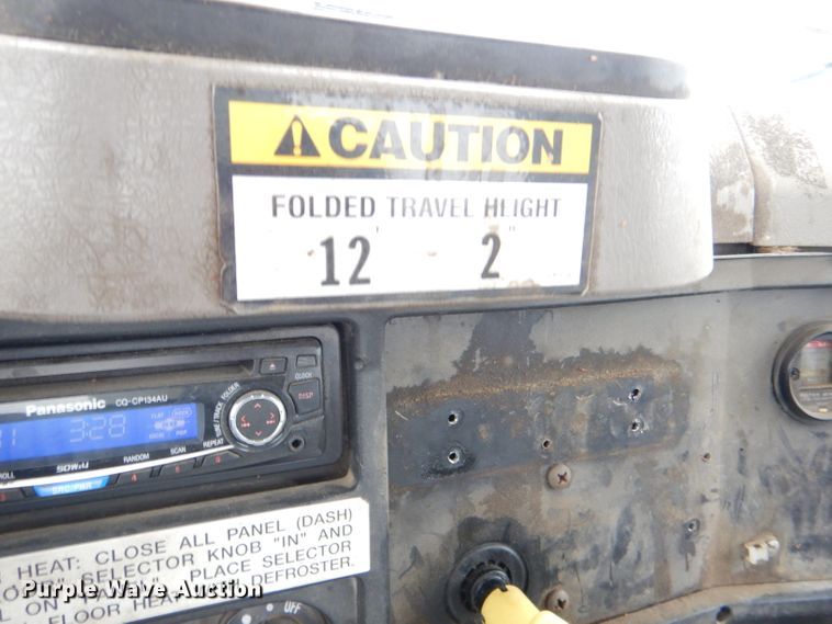 image for item DI2648 2002 International 4900 bucket truck