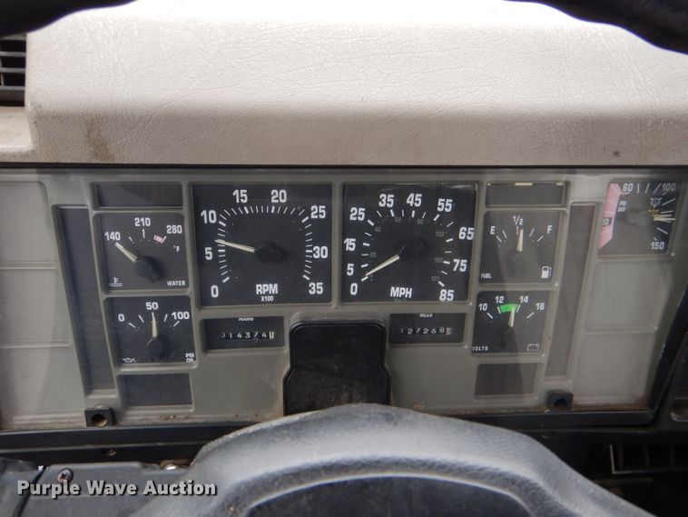 image for item DI2648 2002 International 4900 bucket truck