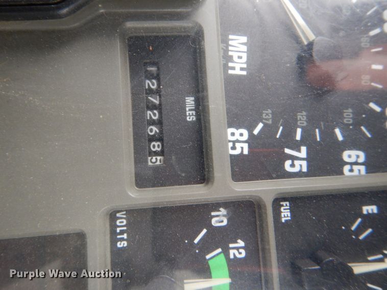 image for item DI2648 2002 International 4900 bucket truck