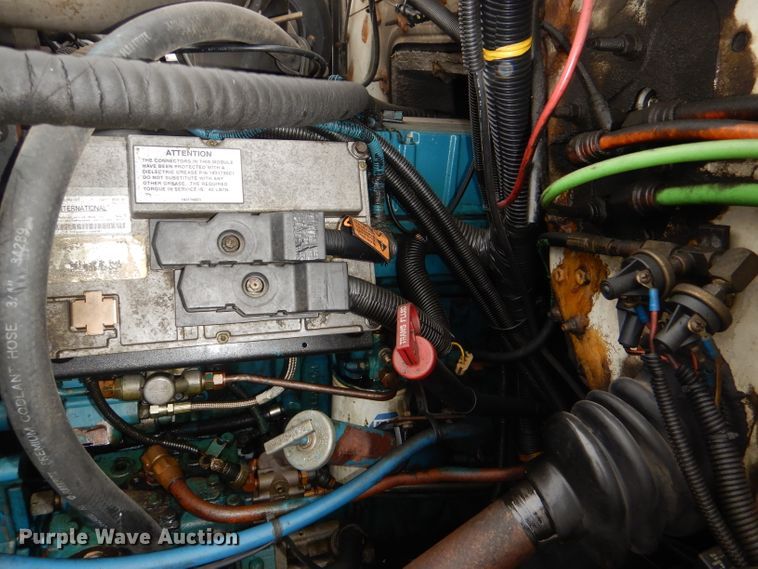 image for item DI2648 2002 International 4900 bucket truck