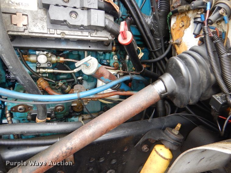 image for item DI2648 2002 International 4900 bucket truck