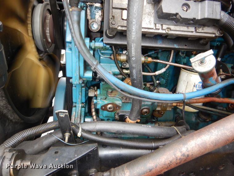 image for item DI2648 2002 International 4900 bucket truck