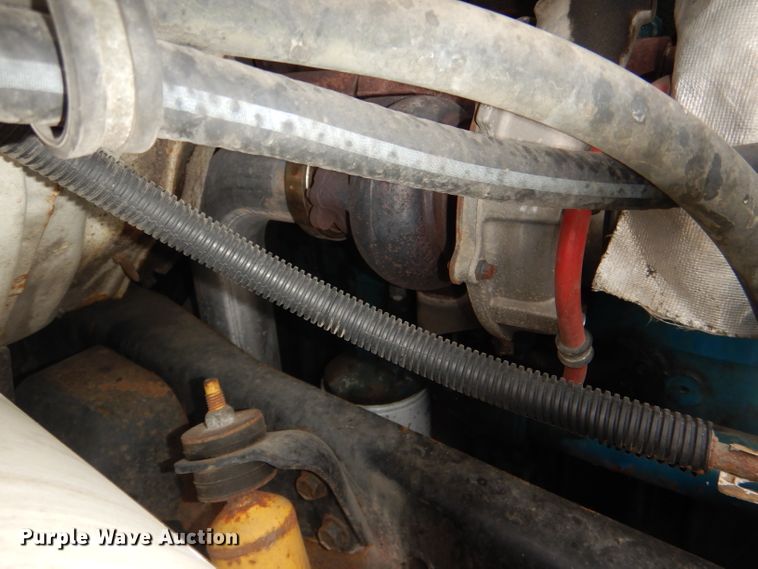 image for item DI2648 2002 International 4900 bucket truck