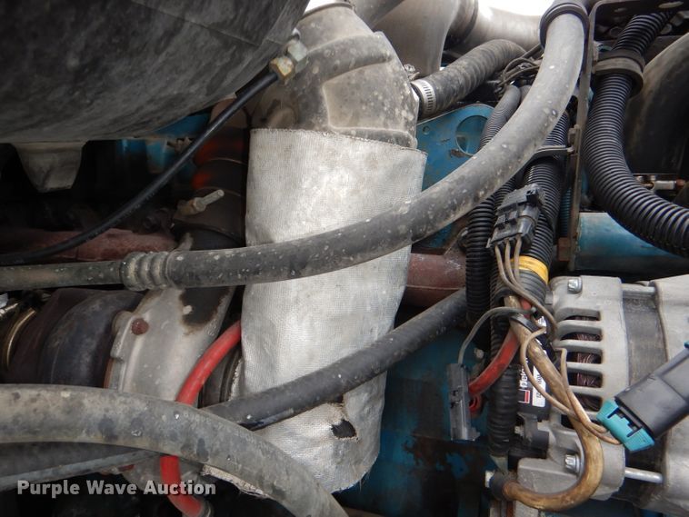 image for item DI2648 2002 International 4900 bucket truck