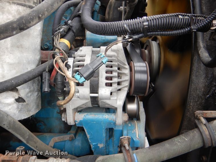 image for item DI2648 2002 International 4900 bucket truck