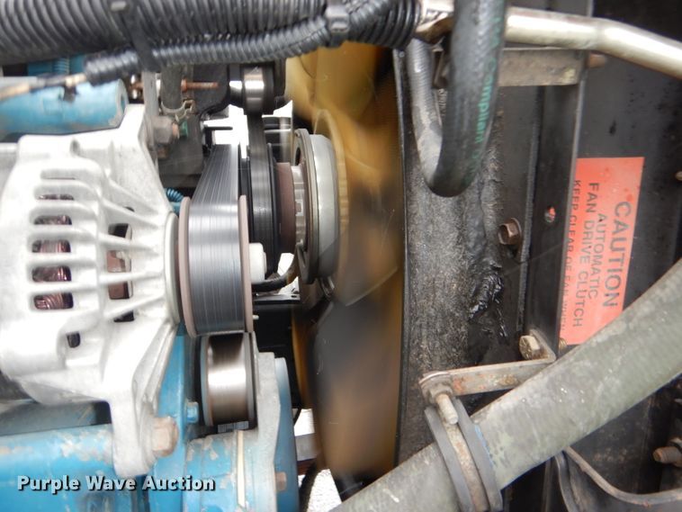 image for item DI2648 2002 International 4900 bucket truck