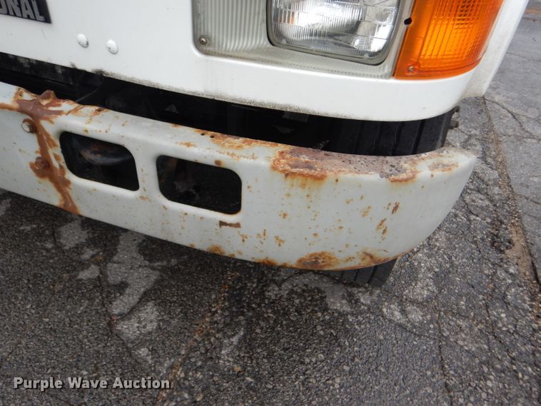 image for item DI2648 2002 International 4900 bucket truck