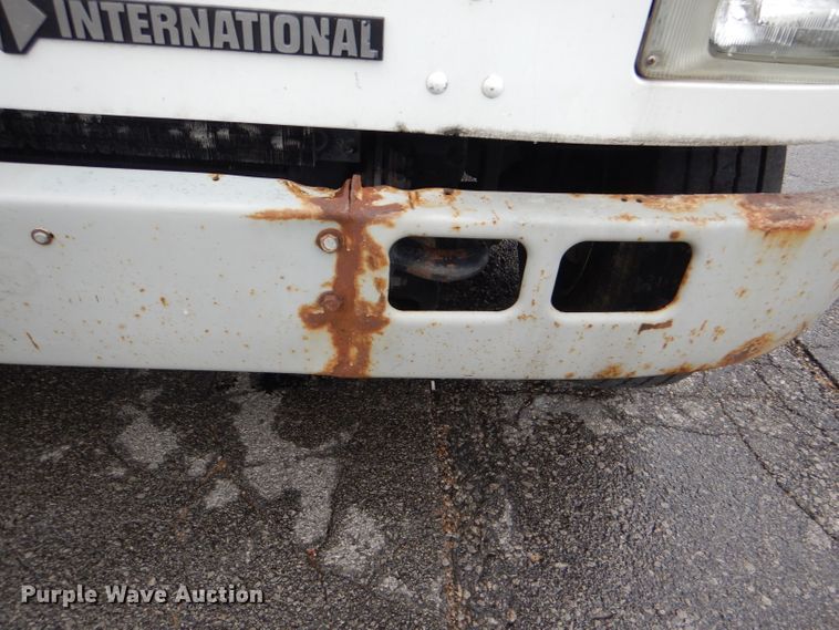 image for item DI2648 2002 International 4900 bucket truck