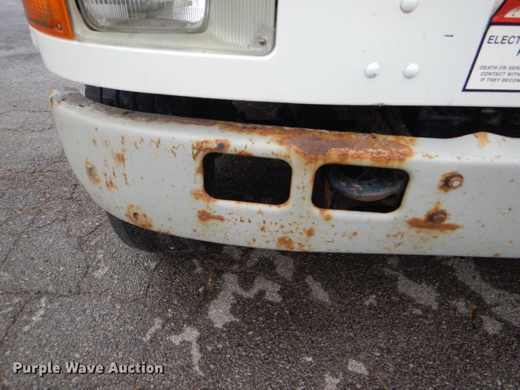 image for item DI2648 2002 International 4900 bucket truck