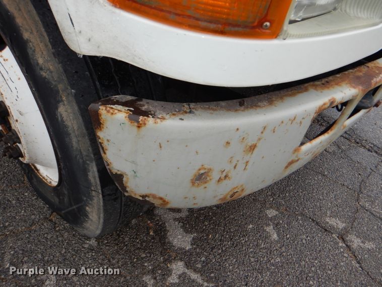 image for item DI2648 2002 International 4900 bucket truck