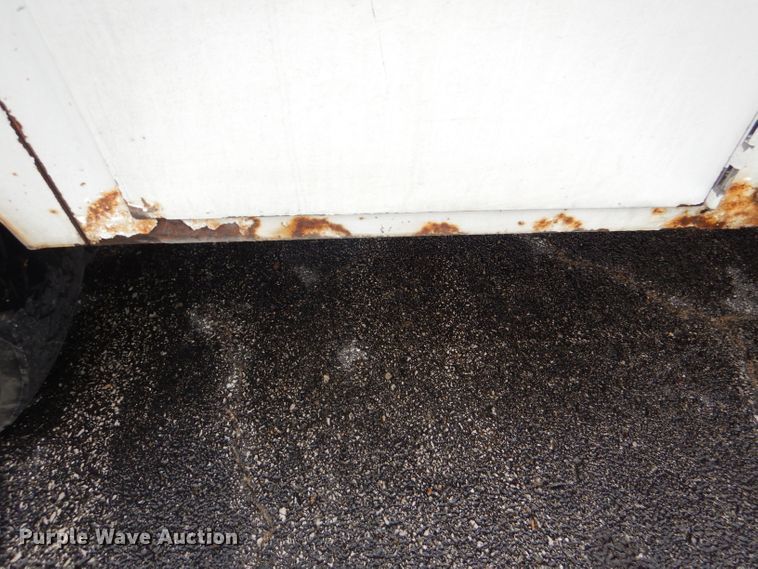 image for item DI2648 2002 International 4900 bucket truck