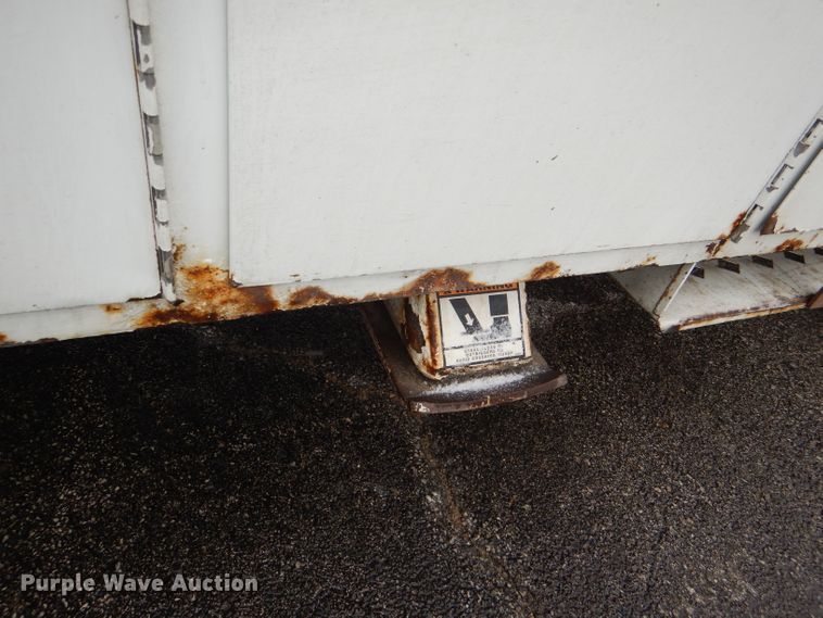 image for item DI2648 2002 International 4900 bucket truck