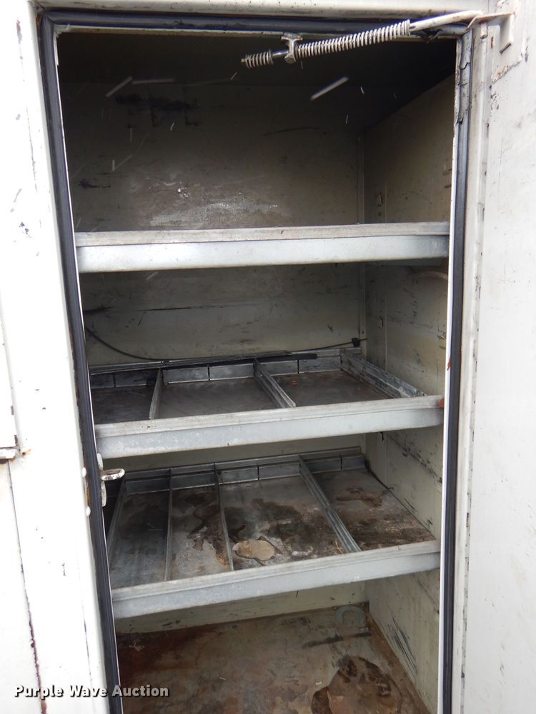 image for item DI2648 2002 International 4900 bucket truck