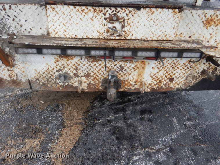 image for item DI2648 2002 International 4900 bucket truck