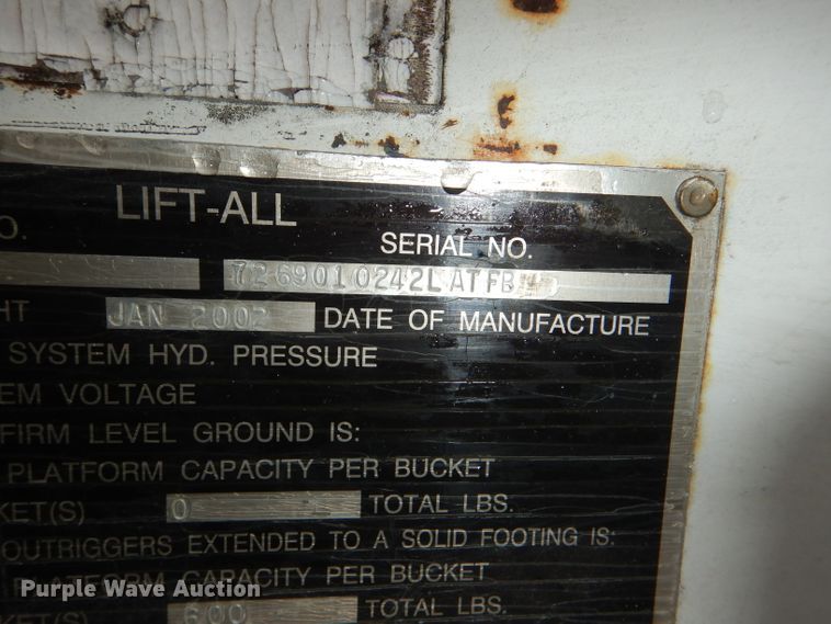 image for item DI2648 2002 International 4900 bucket truck