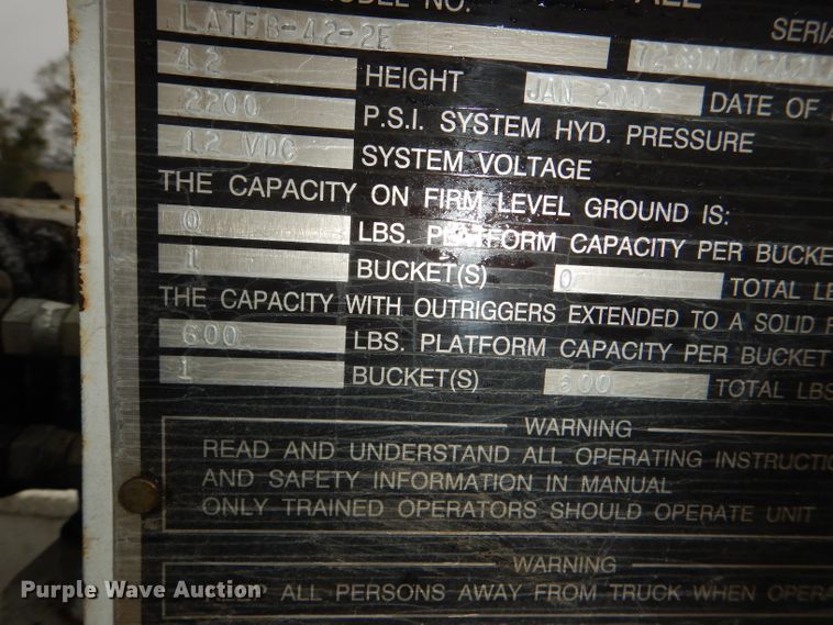 image for item DI2648 2002 International 4900 bucket truck