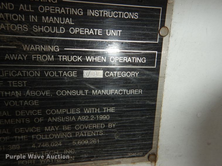 image for item DI2648 2002 International 4900 bucket truck