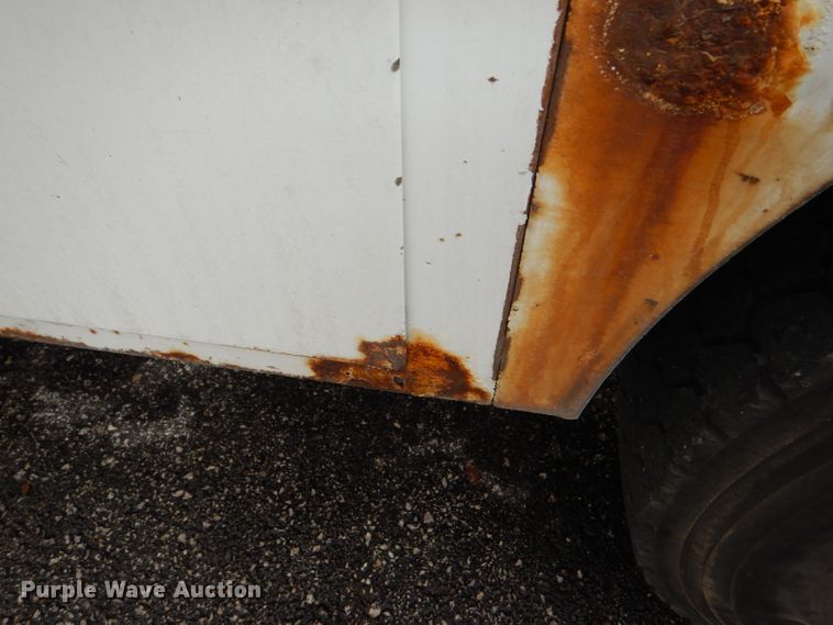 image for item DI2648 2002 International 4900 bucket truck